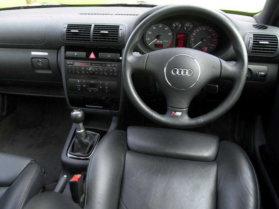 Торпедо Audi S3 (8L) 2001 года  (ZA) (фото 4 из 12)